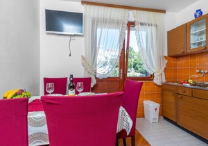 Stunning apartment in Selce with house sea view