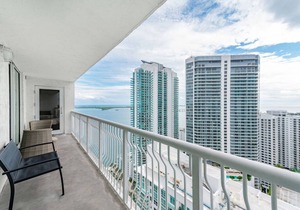 Stunning Clean 3BR APT @Brickell, Free Parking