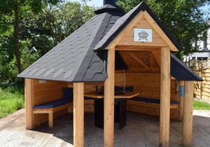 Stunning Dog Friendly Pod with Hot tub Sleeps 4