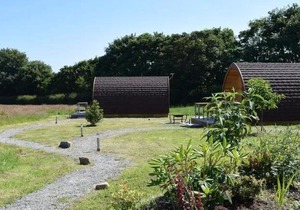 Stunning Dog Friendly Pod with Hot tub Sleeps 4