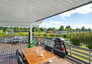 Stunning home in Hejls with kitchen