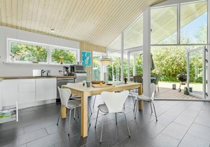 Stunning home in Samsø with kitchen