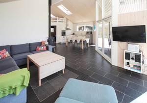 Stunning home in Samsø with kitchen