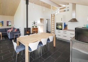 Stunning home in Samsø with kitchen