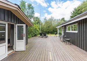 Stunning home in Samsø with kitchen