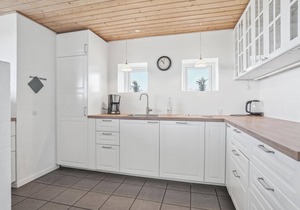 Stunning home in Thisted with kitchen