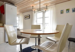 Stunning home in Ulfborg with WiFi