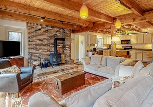 Stunning mountain duplex with full kitchen, deck, game room, W/D & WiFi