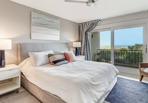 Stunning oceanfront Windsong villa with beach-view balcony, pool & washer/dryer