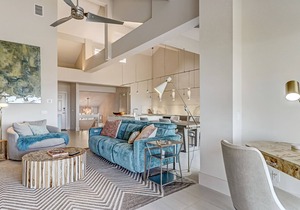 Stunning oceanfront Windsong villa with beach-view balcony, pool & washer/dryer