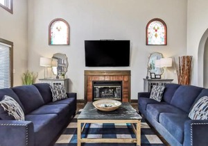 Stunning Plaza Home-Location Unbeatable-New Remodel