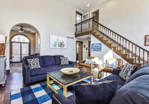 Stunning Plaza Home-Location Unbeatable-New Remodel