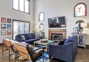 Stunning Plaza Home-Location Unbeatable-New Remodel