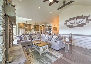 Stunning Valley Home w/Furnished Deck & Mtn Views