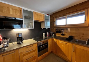 Stylish 2-BR Apt, Sleeps 8, Ski-in/Ski-out, South-Facing Balcony, Family-Friendly Amenities