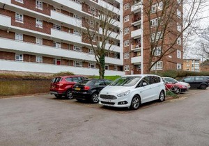 Stylish and Chic Wimbledon Park View 3 Bed Apartment