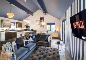 Stylish and luxurious open plan lodge.