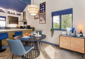 Stylish and luxurious open plan lodge.