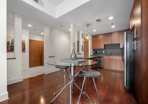 STYLISH❤️APT. IN BUCKHEAD+FAST WIFI+FREE PARKING