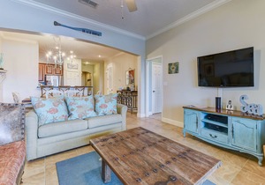 Stylish Condo with Heated Pools, Gym and Balcony Dining