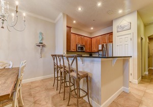 Stylish Condo with Heated Pools, Gym and Balcony Dining