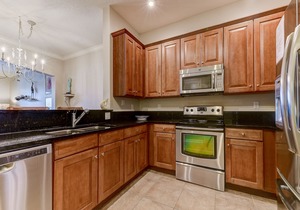 Stylish Condo with Heated Pools, Gym and Balcony Dining