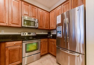 Stylish Condo with Heated Pools, Gym and Balcony Dining