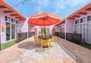 Stylish Hermosa Pier Getaway plus free parking