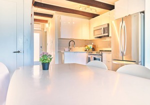 Suite 204: Beautiful 3-Bedroom Beachfront Townhouse