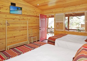 Suite with Two Queen Beds Minutes from Downtown!