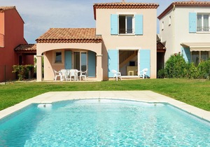 Summer villa with terrace or loggia, located in Languedoc