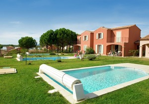 Summer villa with terrace or loggia, located in Languedoc