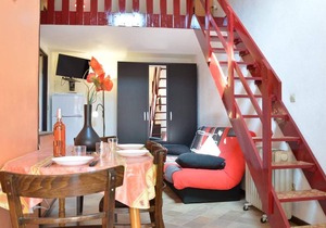 Sunny Beach Getaway: Cozy 2-Room Mezzanine with Pool, Near Beach, Pet-Friendly