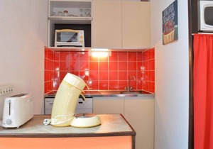 Sunny Beach Getaway: Cozy 2-Room Mezzanine with Pool, Near Beach, Pet-Friendly