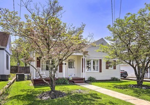 Sunny Bristol Home w/ Yard - Walk to Downtown