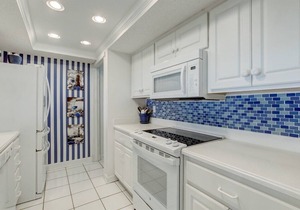 Sunrise Escape: Oceanfront Beauty!