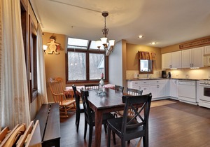 Sunrise Timberline: 3BR, 2BA Ski In/Ski Out Condo