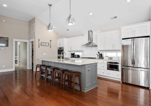 Sunset Beach House: Great views, private pool, hot tub, pool table & elevator