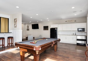 Sunset Beach House: Great views, private pool, hot tub, pool table & elevator