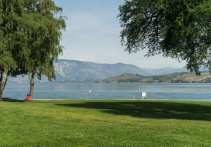 Sunset Escape 302 - 2 bed, 2 bath Condo Near Lakeside Park Lake Chelan