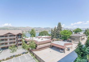 Sunshine Getaway 307 - 2 bed, 2 bath Condo Near Lakeside Park Lake Chelan