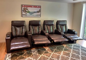 *SUPER CLEAN*Luxurious*Spacious*Open Plan*Great Amenities*Short Walk to ND!!!