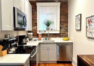 Super Cute Condo 12: People Watching Downtown SAV