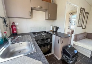 Superb 8 berth caravan for hire at a great holiday park in Norfolk ref 50026M