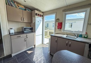 Superb 8 berth caravan for hire at a great holiday park in Norfolk ref 50026M