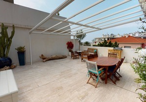 Superb air-conditioned apartment with large terrace and parking in Menton