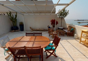 Superb air-conditioned apartment with large terrace and parking in Menton