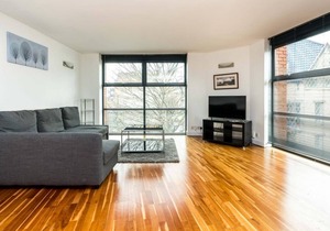 Superfast Broadband 2BD City Flat Farringdon