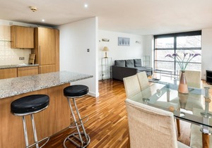 Superfast Broadband 2BD City Flat Farringdon