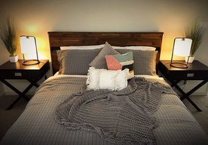 Superior Queen Private Room L6 | Queen Bed & Shared Bathroom - Flatbush Holiday Accommodation